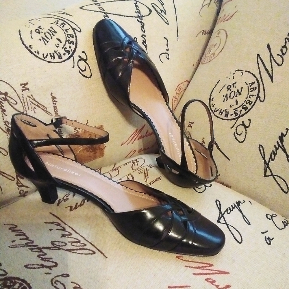 Naturalizer Heels Black Size 7
